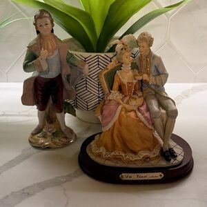 DaVinci Collection Figurines with Pink and Blue Attire